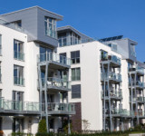Neubau-Häuser mit Mietwohnungen