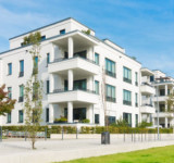 Modernes Mehrparteienhaus