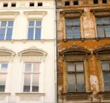 Altbauten saniert und unsaniert nebeneinander