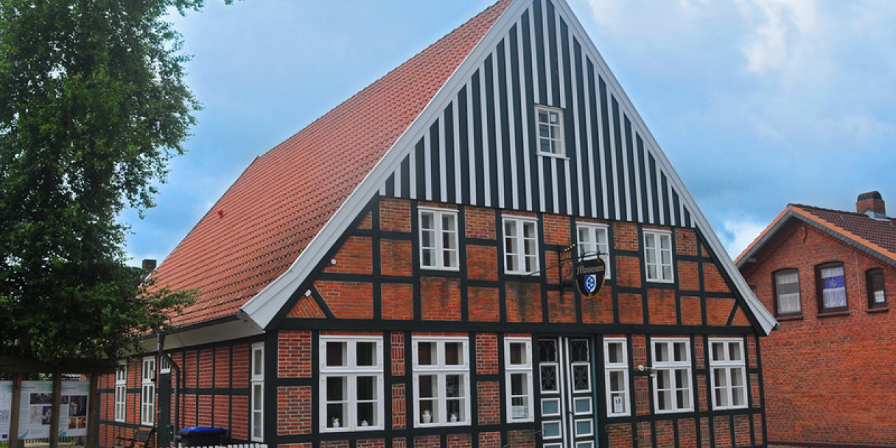 gemeinde-hohenwestedt-heimatmuseum-front.jpg