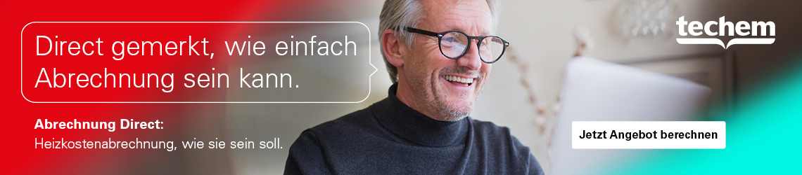 Porträt einer Person mit dunklem T-Shirt vor einem hellen Hintergrund neben rotem Textfeld mit weißem Text und weißem Button mit schwarzer Schrift