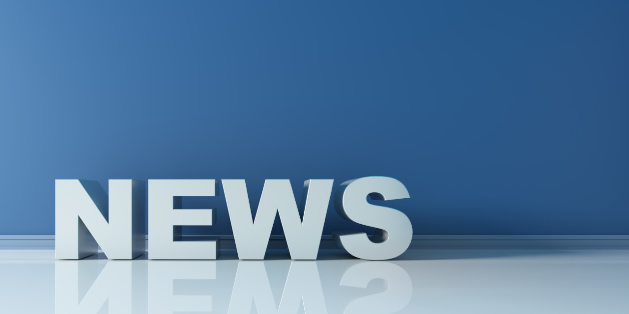 buchstaben N E W S auf blauem hintergrund