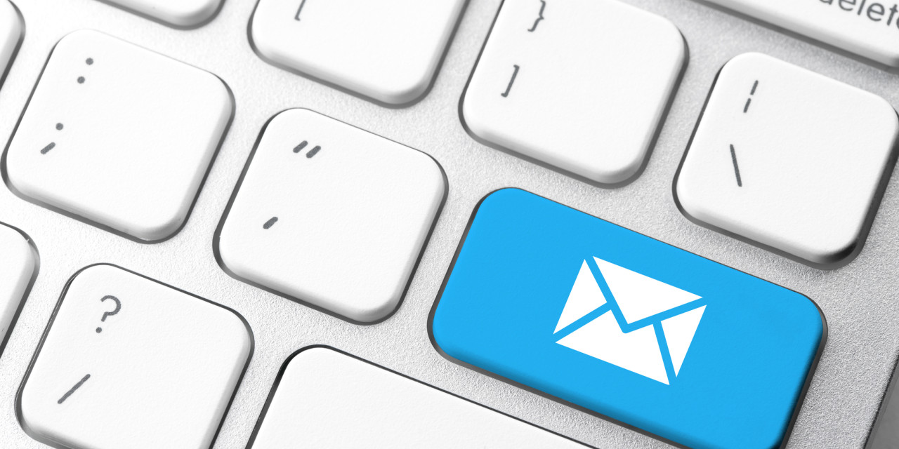 E-Mail-Kontakt & Symbol auf computer-Tastatur