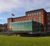 Panoramablick auf das Parlamentsgebäude in Kiel