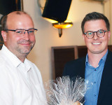 Dr. Andreas Pieper (r.), Vorsitzender von Haus & Grund Minden, dankte Michael Zur Heide für seine Ausführungen, wie sich schon bald mit Wasserstoff heizen lässt.  Foto: Christian Weber