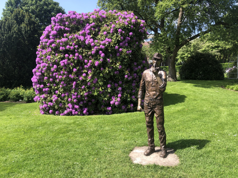 Der Rosengärtner im Rosarium Uetersen Der Rosengärtner im Rosarium Uetersen