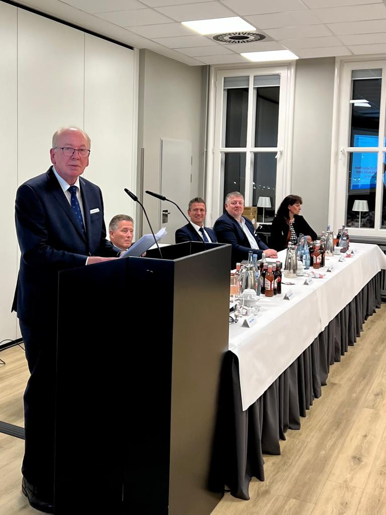 Mitgliederversammlung 23