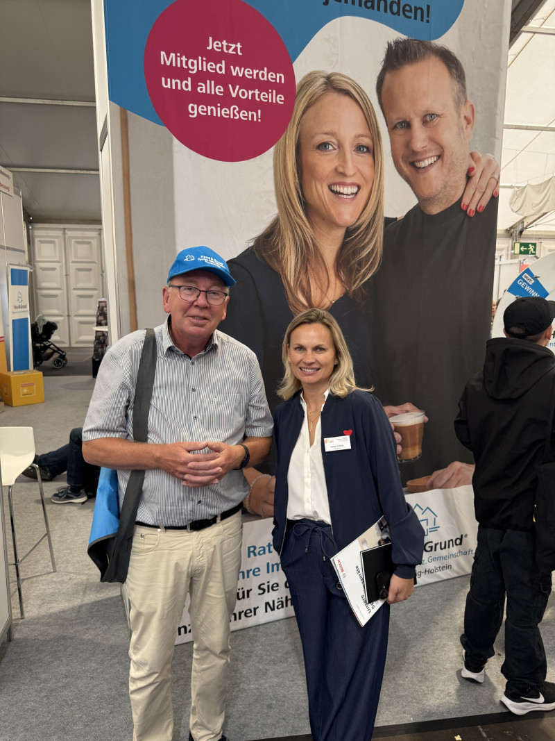 Herr Prühs und Frau Solohor bei der Nordbau-Messe