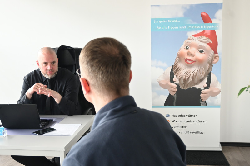 André Wilm bei der Beratung in Husum.JPG