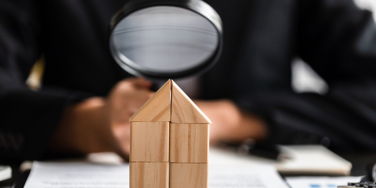 Unter die Lupe nehmen Haus, Miete, Wohnen, Finanzen