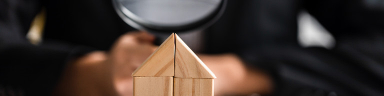 Unter die Lupe nehmen Haus, Miete, Wohnen, Finanzen
