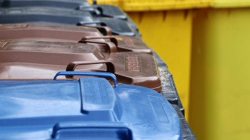 garbage-cans garbage-cans